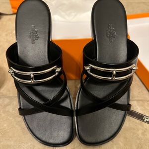 BRAND NEW HERMES CLAIRE SANDAL IN NOIR